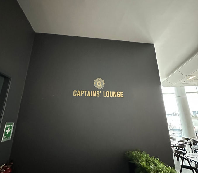 CaptainsLounge3.jpeg